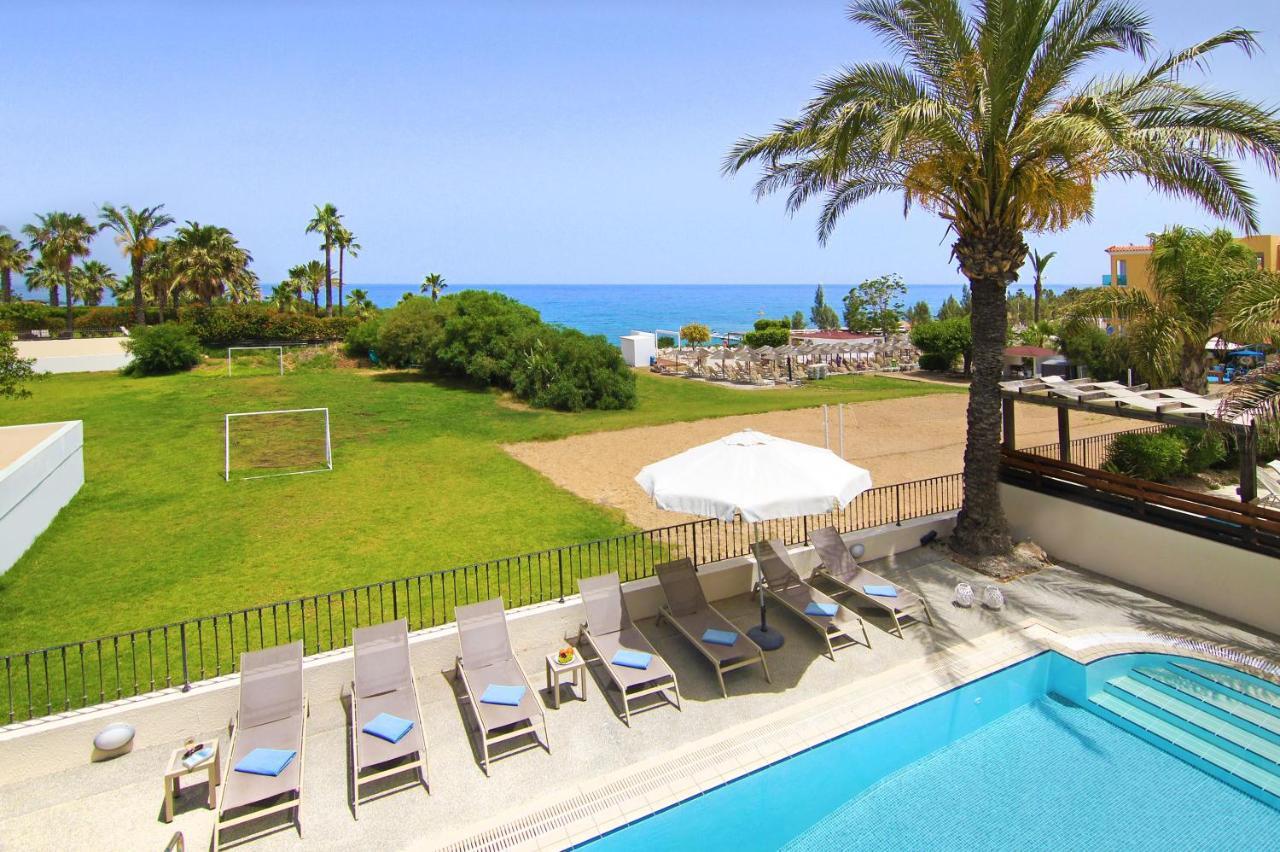 Villa Oceania - Beachfront Paralimni Eksteriør billede