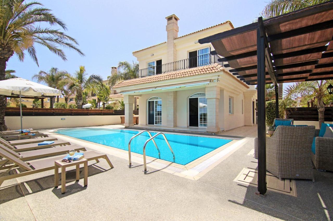 Villa Oceania - Beachfront Paralimni Eksteriør billede