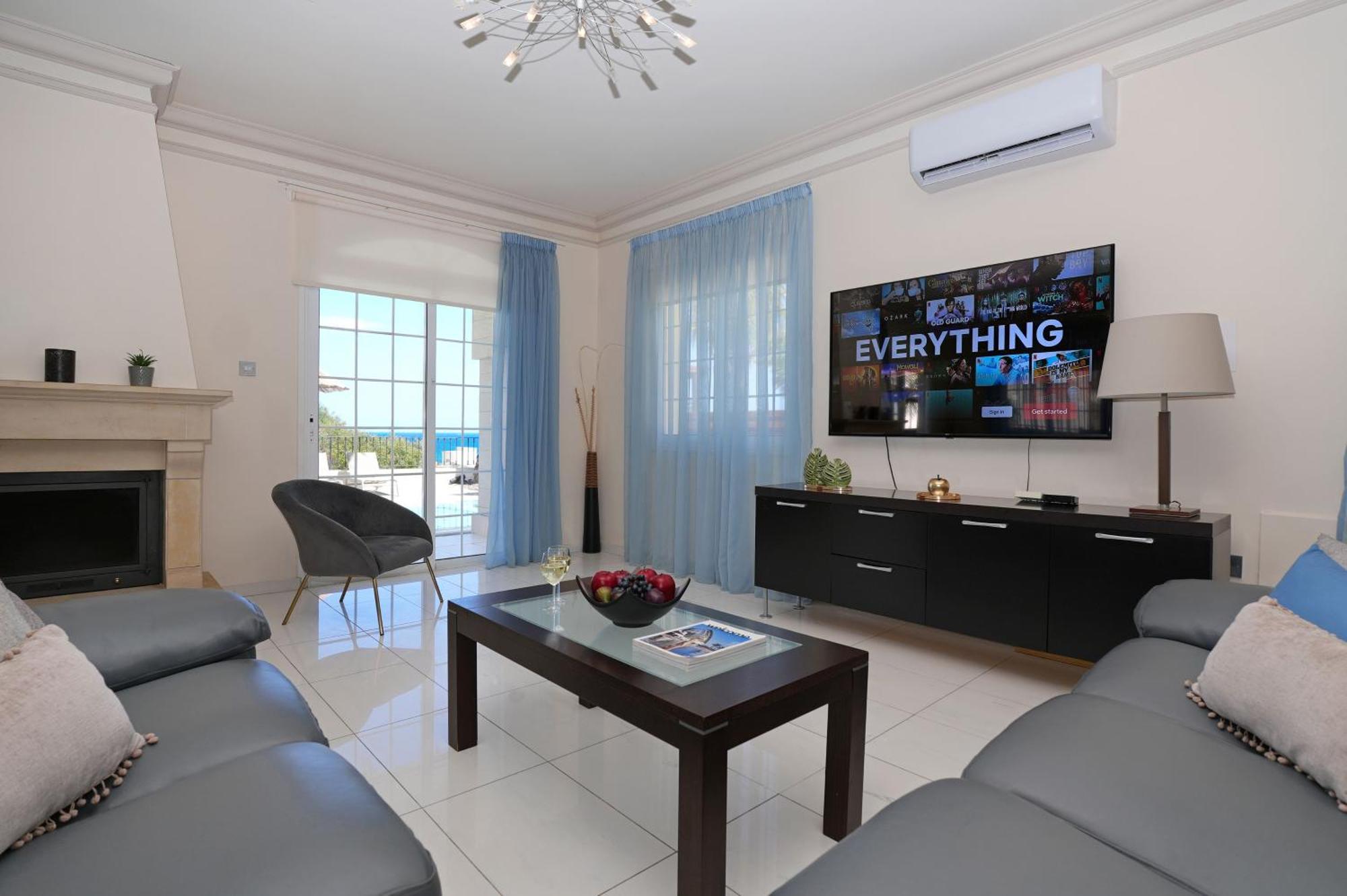 Villa Oceania - Beachfront Paralimni Eksteriør billede